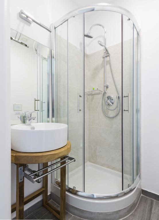 B&B In White Rome Room photo